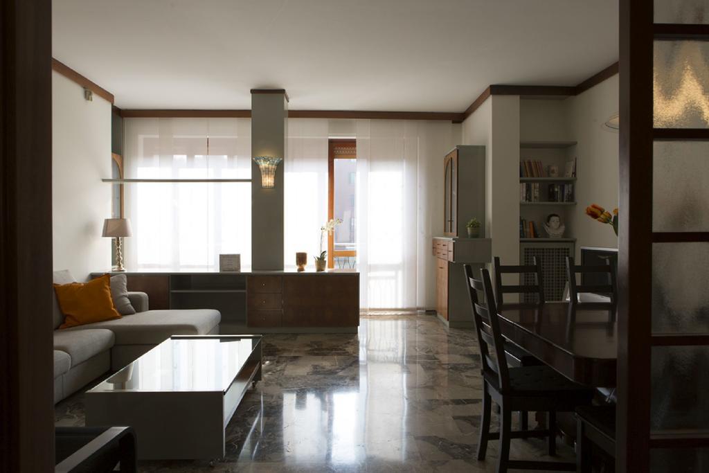 Fiera Monterosa 11 Apartment Milán Habitación foto